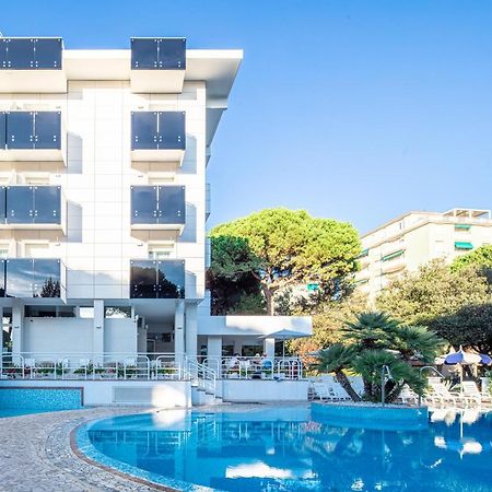 Hotel Ambassador Meuble Lignano Sabbiadoro Zewnętrze zdjęcie