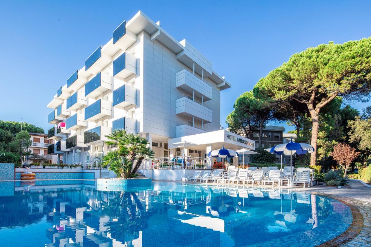 Hotel Ambassador Meuble Lignano Sabbiadoro Zewnętrze zdjęcie