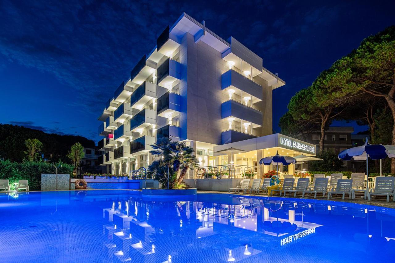 Hotel Ambassador Meuble Lignano Sabbiadoro Zewnętrze zdjęcie