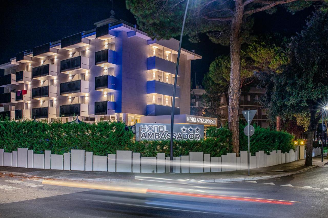 Hotel Ambassador Meuble Lignano Sabbiadoro Zewnętrze zdjęcie