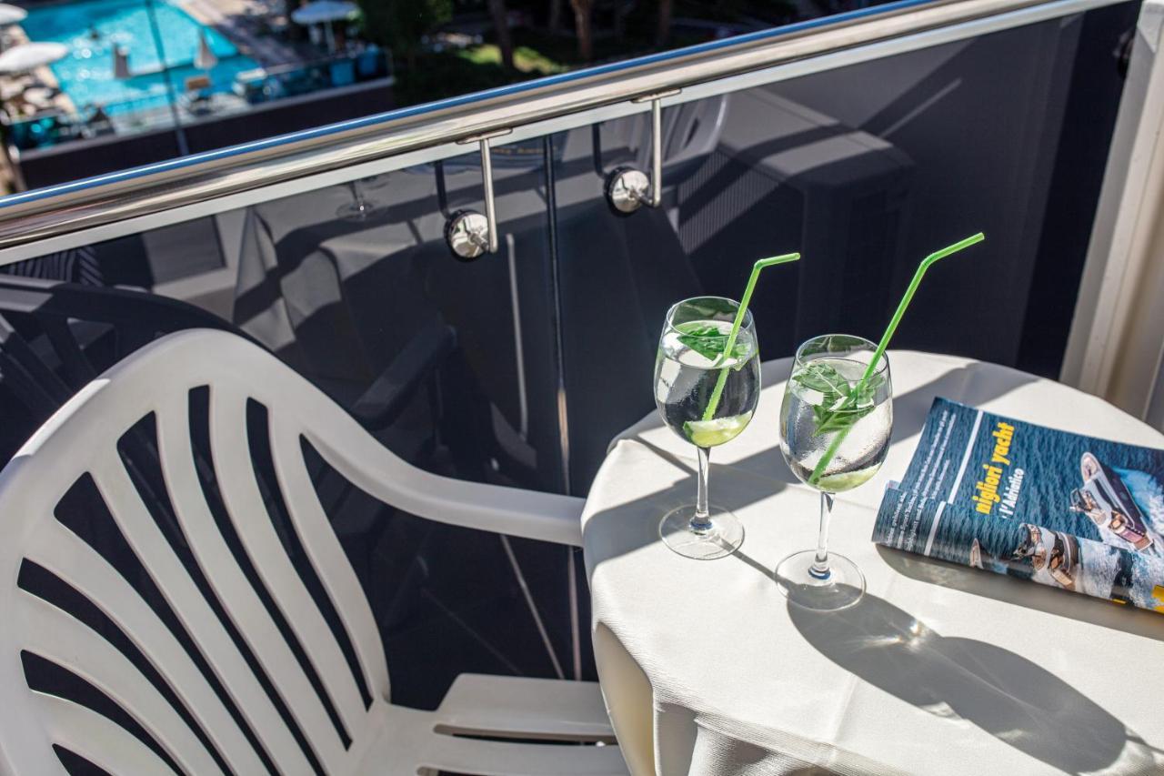 Hotel Ambassador Meuble Lignano Sabbiadoro Zewnętrze zdjęcie