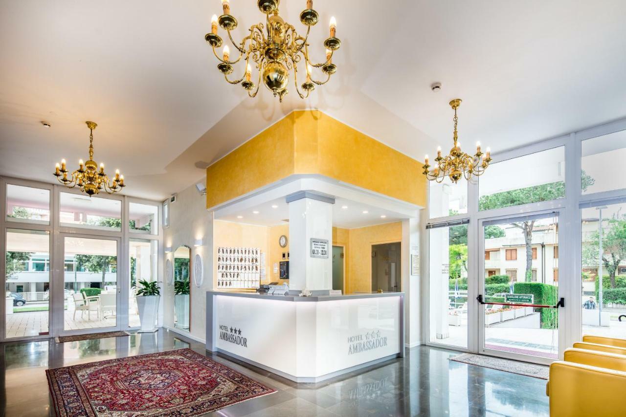 Hotel Ambassador Meuble Lignano Sabbiadoro Zewnętrze zdjęcie