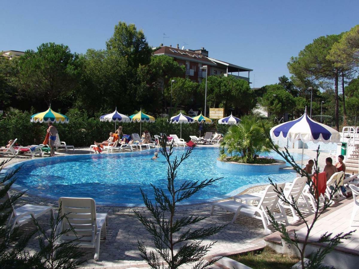 Hotel Ambassador Meuble Lignano Sabbiadoro Zewnętrze zdjęcie
