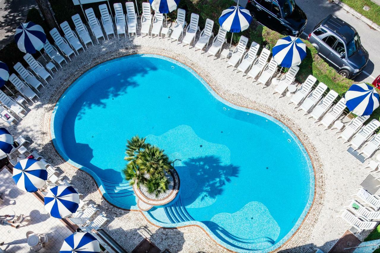 Hotel Ambassador Meuble Lignano Sabbiadoro Zewnętrze zdjęcie